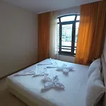Royal Sun - Sunny Cove Slăntjev Brjag