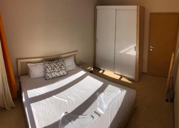 Royal Sun - Sunny Cove Slăntjev Brjag